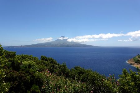 Pohled z Monte Queimado na Pico